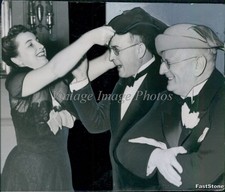 1939 Mrs Oa Sander Schumm Gerhard Schroeder Ted Dr Napoleonie Toque Photo 4X5