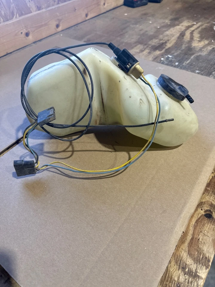 Oldsmobile 98 1973 tanque de depósito de lavadora 1971-1976 GM Foto 3 de 4