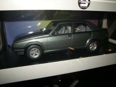 1:18 Triple9 Alfa Romeo 75 green-grey/grün-grau in OVP