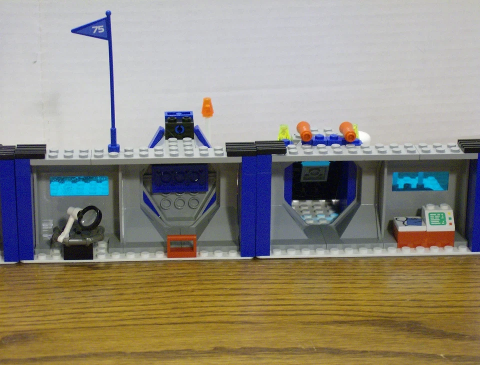 Lego 6575 Town Arctic POLAR BASE Complete w/Instructions - Image 3 of 3