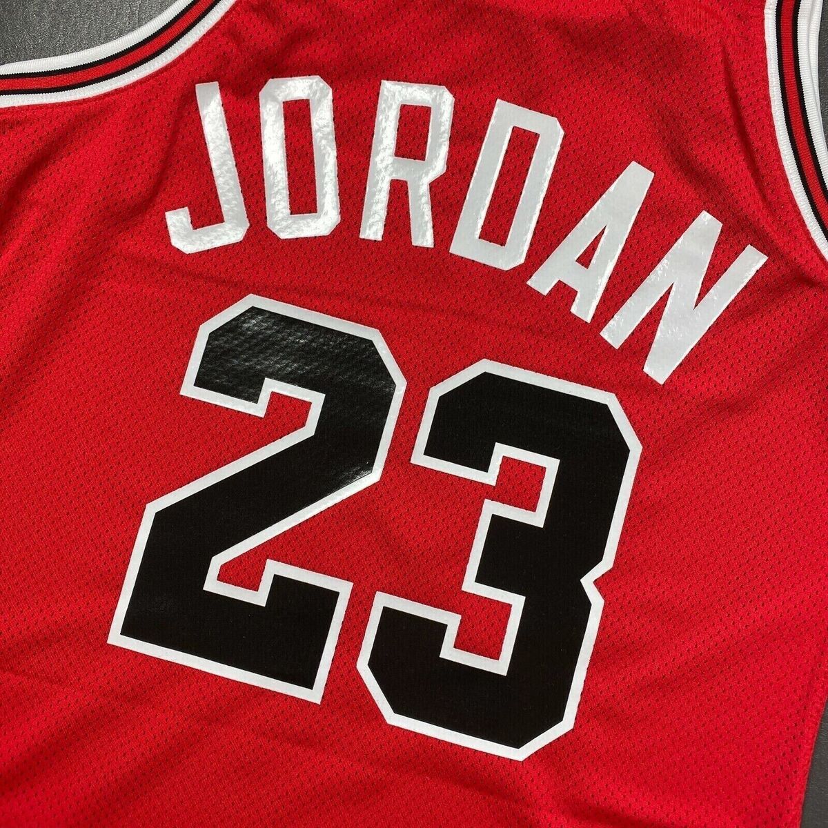Mitchell & Ness Michael Jordan ‘91-‘92 Bulls Jersey 2XL