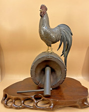 Okimono japonés fino Meiji bronce - gallo en un cubo