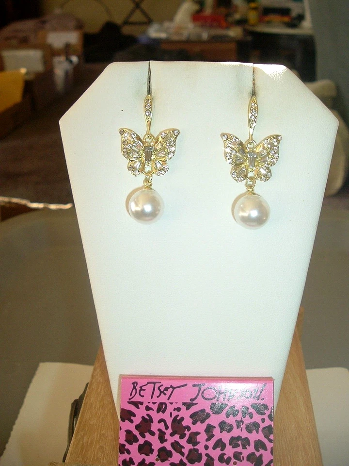 GOLD Crystal BUTTERFLY Dangling WHITE PEARLS Betsey Johnson Pierced EARRINGS-NWT - Image 2 of 4