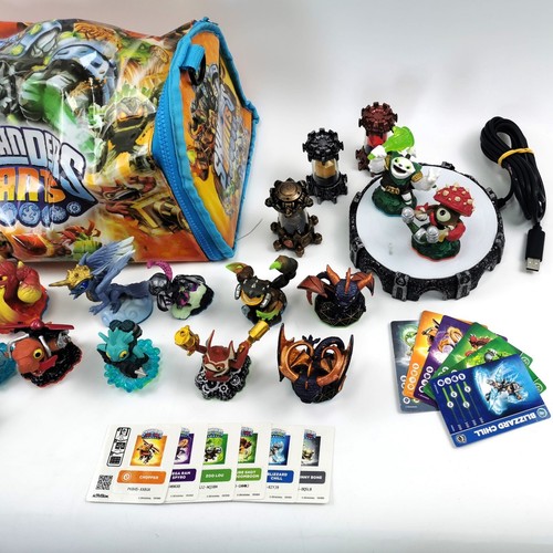 Skylanders Konvolut 34teilig Figuren Kristalle Karten Sticker Portal Tasche - Bild 3 von 9