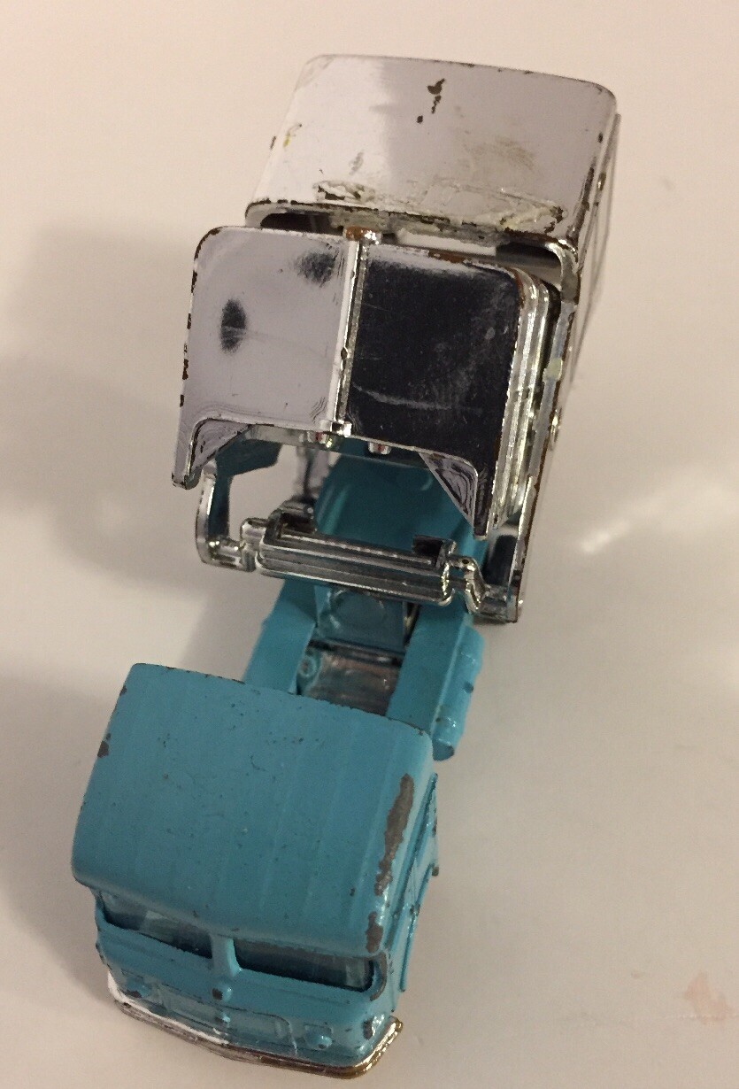 Vintage Husky S & D Refuse Van England Great Britain Die Cast Blue Tint Windows thumbnail 8