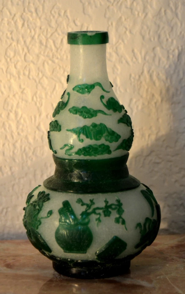 Jarrón antiguo chino de calabaza de vidrio de Pekín - murciélagos y diseños de motivos florales Foto 2 de 4