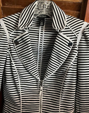 WHITE HOUSE BLACK MARKET SIZE 0 STRIPPED PEPLUM BLAZER JACKET ZIP PIN STRIPE