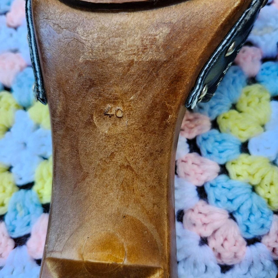 Sandalias vintage Y2K Guess azul cambray denim y cuero madera tacón gatito Foto 3 de 4