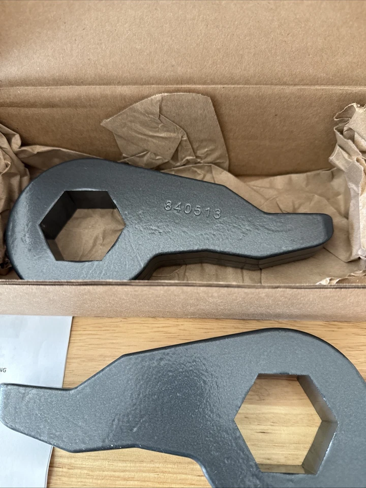 MaxTrac para 00-06 GM Tahoe/Yukon 2x2/4x4 1-3 pulgadas llaves de torsión niveladoras delanteras Foto 2 de 4