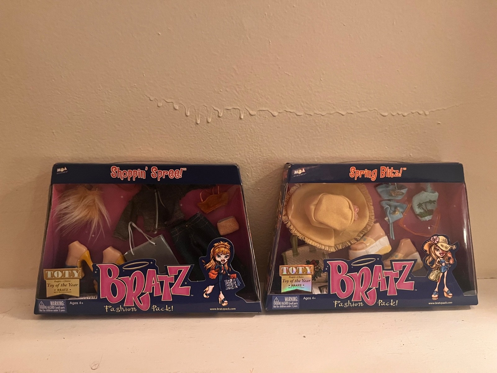 Lot of 2 Bratz Fashion Packs Includes Shoppin&rsquo; Spree & Spr