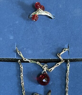 Avon 2005 New Briolette Drop Anklet and Toe Ring Red