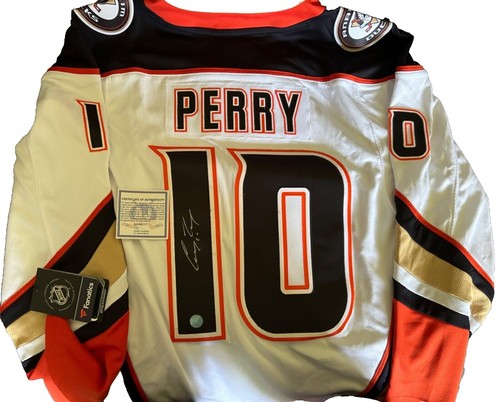 Corey Perry Prized Prospects Fleer 2006 2 Color w/ Stitch RPA