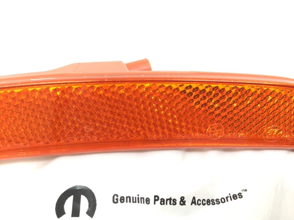Chrysler 300 2015-2022 delantero derecho pasajero marcador lateral luz señal de giro nuevo OEM Foto 2 de 4