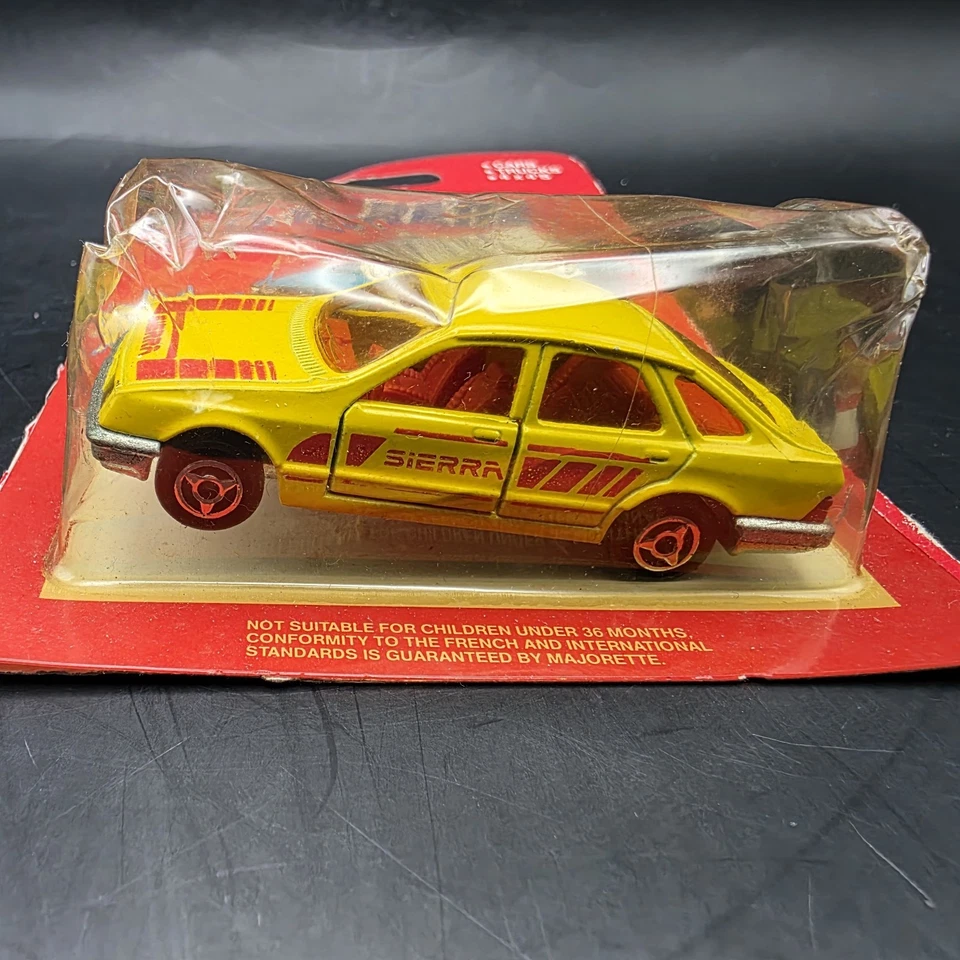 Majorette Ford Sierra / #272 / Amarillo con tampos rojos / Hecho en Francia Foto 2 de 4