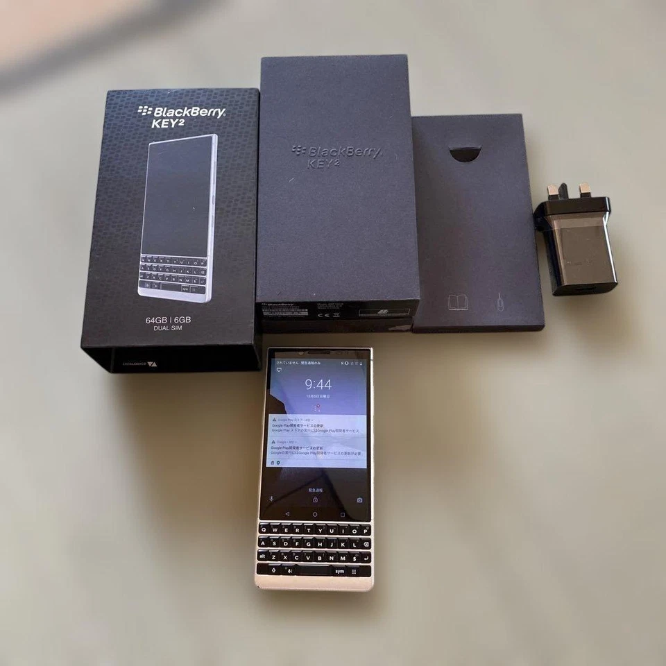 Blackberry Key2 BBF100-4 Silver Ram 6GB Rom 64GB sbloccato SIM usato senza - Immagine 2 di 4