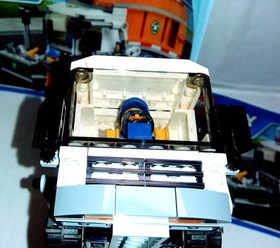 LEGO CITY: Garbage Truck (60118) #62 blue trash collectors mini figures fun!