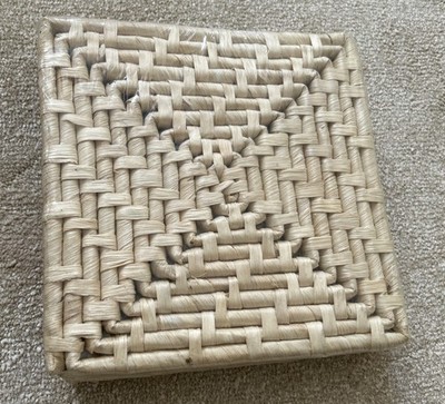 Brandneu Vintage Stil Raffia Quadrat Matten x 4