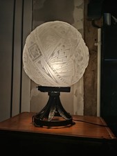 MULLER FRERES Lampe Art Déco, grand globe en verre moulé-pressé
