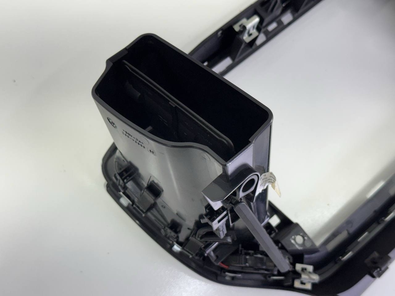 2014 - 2017 MASERATI GHIBLI RADIO SCREEN BEZEL AIR VENT 389