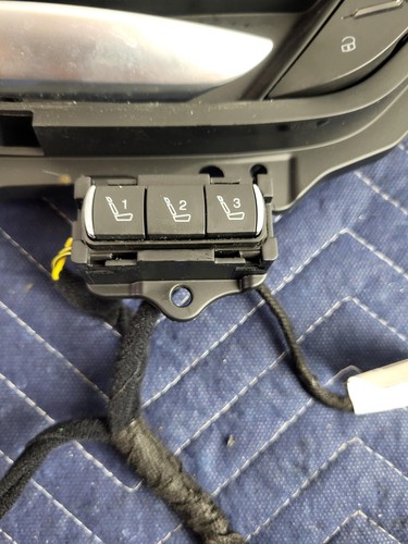 ALFA ROMEO STELVIO 2022 Front Left Door Inside Handle & Memory Switch USED OEM - 第 3/18 張圖片