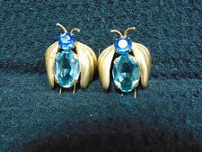 VINTAGE GOLD TONED FUR CLIPS 1 1/4" TALL