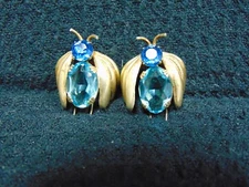 VINTAGE GOLD TONED FUR CLIPS  1 1/4" TALL