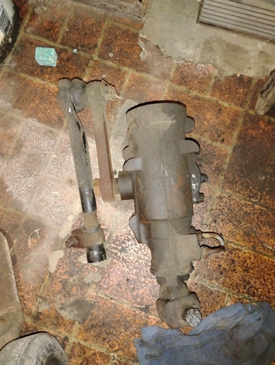 SAGINAW 7802644L STEERING gear box Utilimaster's walk-in stepvan