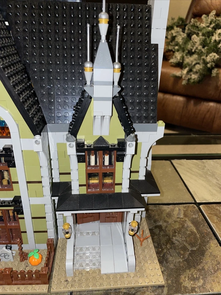 LEGO Creator Expert: Haunted House (10273) Incomplete With All Mini Figures - Image 4 of 4