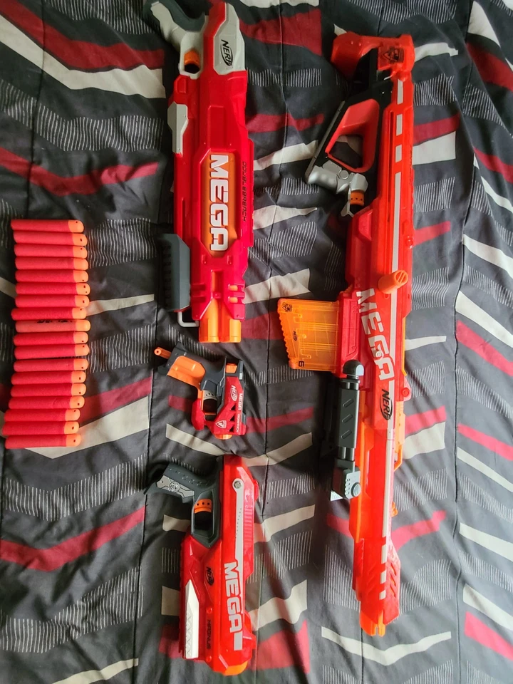 Nerf Mega Haul With 4 Blasters And Darts All Used But Great Condition - Image 2 of 4