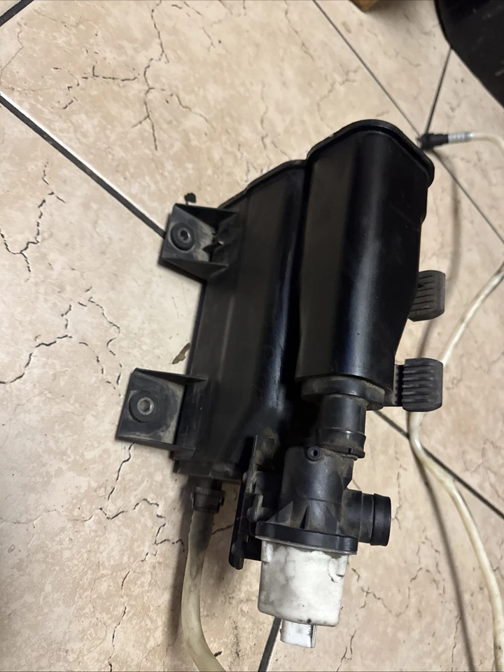 BMW 650I E63 650 2008 bote evap con manguera Foto 3 de 4