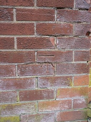 Foto 6x4 OS Benchmark - Castle Bromwich, Mauer am Lanchester Way Gilson T c2017