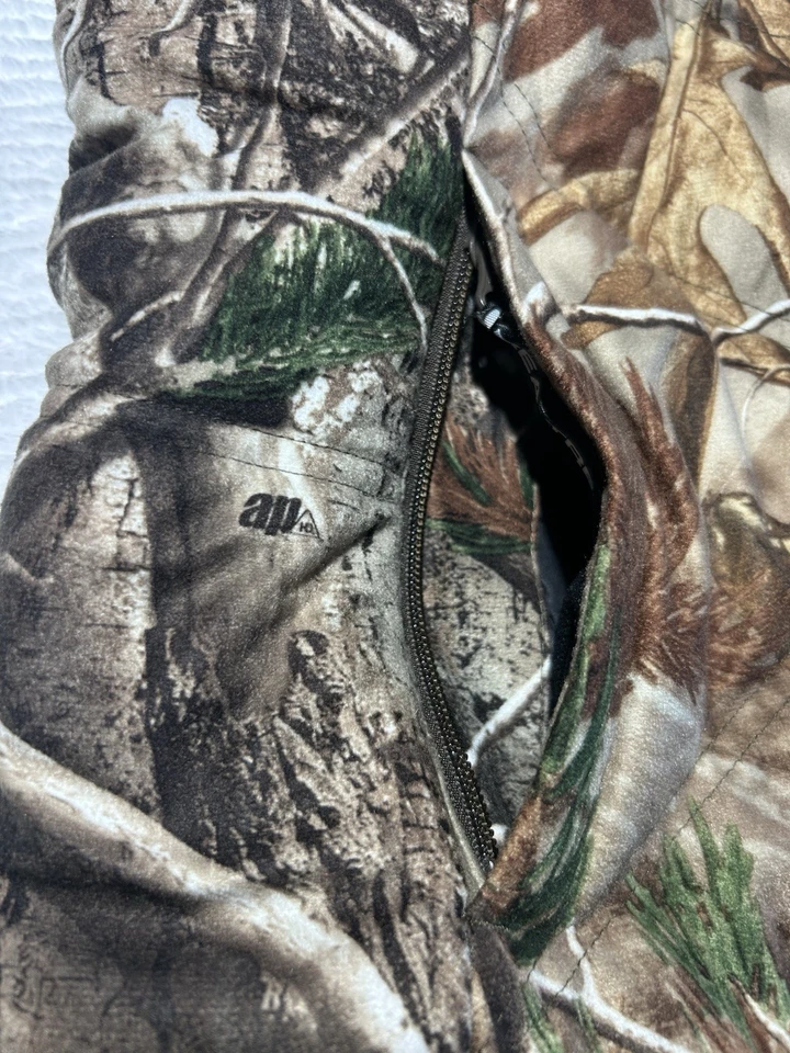 Realtree Woodland Camouflage APHD Insulated Zip Up Vest, Size M - Image 4 of 4