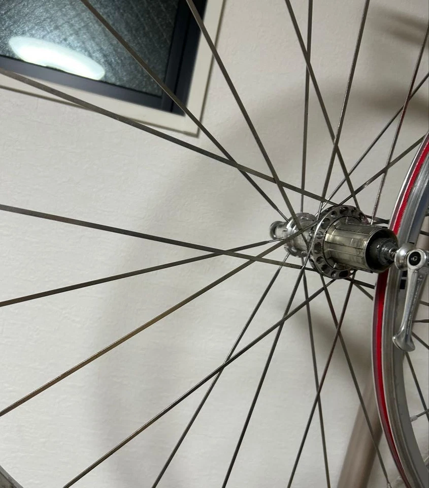 Rueda Token C22A Zenith modelo ligero escalada plateada Foto 3 de 4