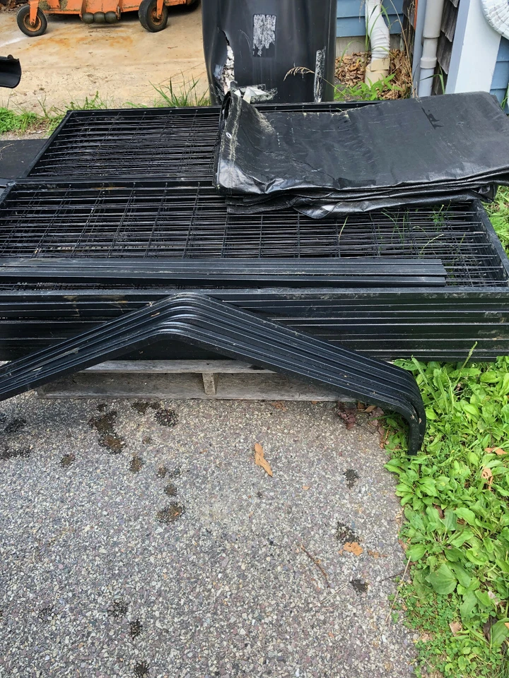 2 x dog kennels AKC approved, each is 4' x 8' x 52" with roof. Price Is For Both - Image 3 of 4