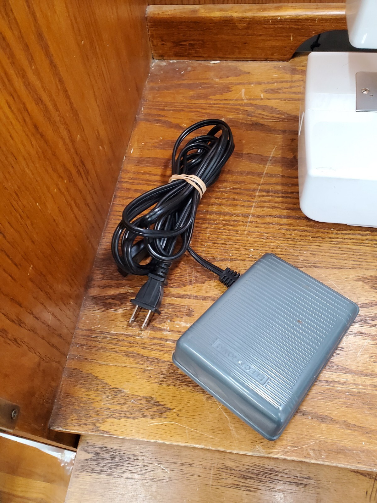 Singer Promise 1409 Electric Sewing Machine & Foot Pedal Controller eBay