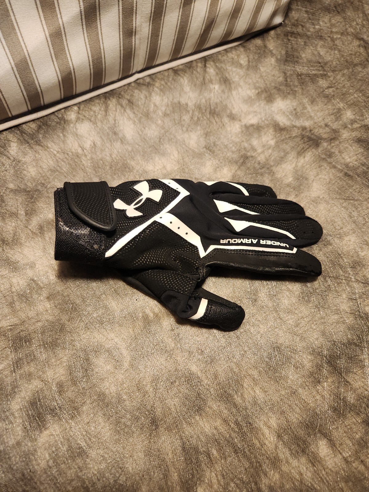 Under Armour Golf Glove Worn on Left Hand 1349705001 Black/White