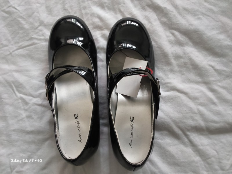 American Eagle girl's used shoes- good condition - size 2 1/2