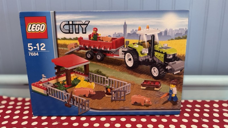 LEGO 7684 Pig Farm & Tractor NISB Retired 2011