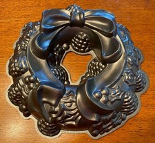 Nordic Ware Wreath Bundt Cake Pan Holidays Holly Pinecones Bow Nonstick