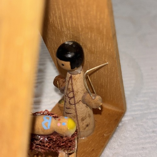 Vintage Handmade 5” Wooden Nativity Creche Manger Stable Mary Joseph Jesus Wood - Picture 11 of 12