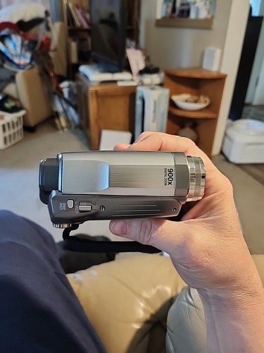 JVC GR-D771U Camcorder – silberfarben - Bild 3 von 10