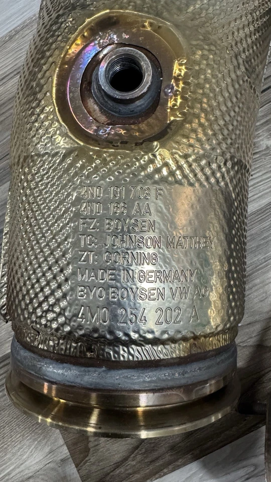 OEM Lamborghini Urus Catalytic Converters Pair 4M0 254 202 A Fits Audi RSQ8 Q8 - Image 3 of 4