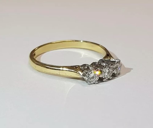 18 Karat DREI STEINE DIAMANTRING 2,2 G YM750 - Bild 3 von 10