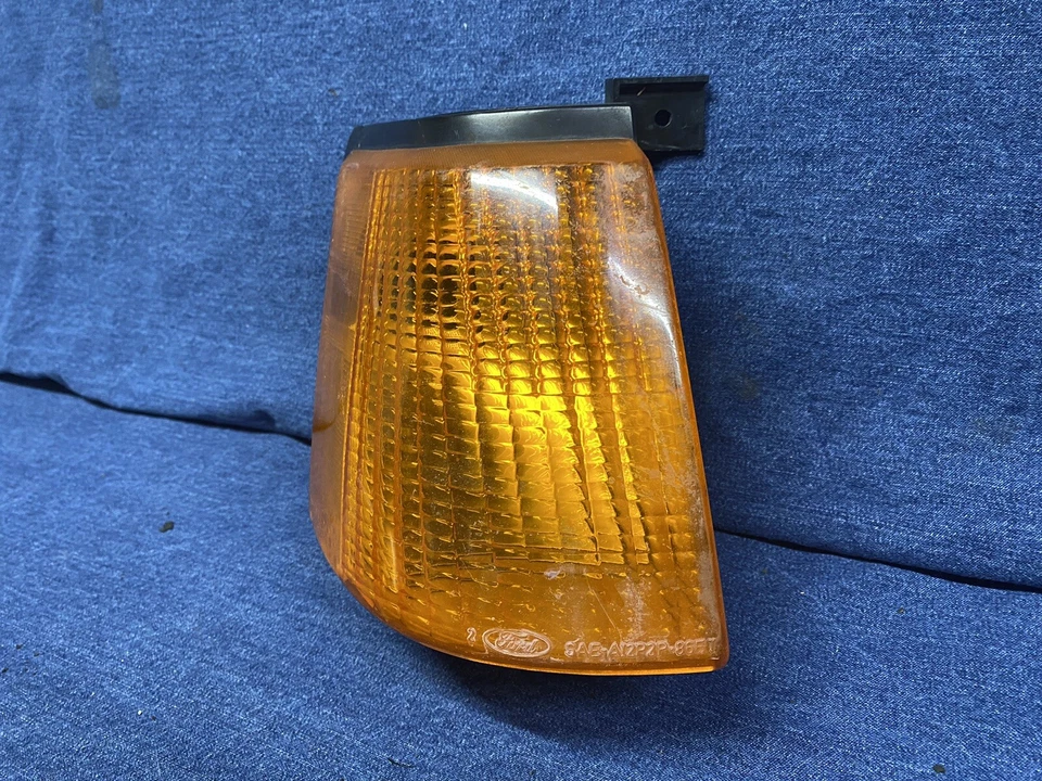 Luz lateral izquierda Ford Escort 1985 1986 1987 1988 1989 1990 señal de giro de estacionamiento Foto 2 de 3