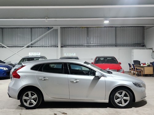 2015 Volvo V40 2.0 D3 SE Nav, Cheap Road Tax, 3 Months Warranty Inc - Picture 3 of 23
