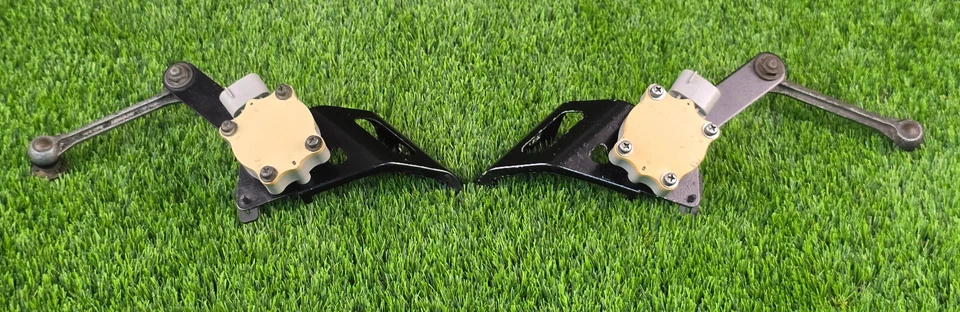 Par de sensores de control de altura trasera izquierda y derecha OEM usados Lexus LS430 2001-2006 Foto 2 de 4