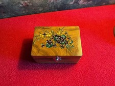 ANCIENNE BOÎTE À BIJOUX CAPITONNÉE BOIS D’OLIVIER PEINT SOUVENIR DE CÔTE D’AZUR