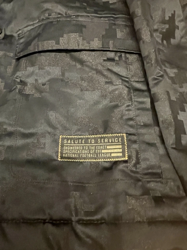 Chaqueta Nike Dallas Cowboys Salute to Service Lateral Satén a Presión Completa Talla Pequeña Foto 4 de 4