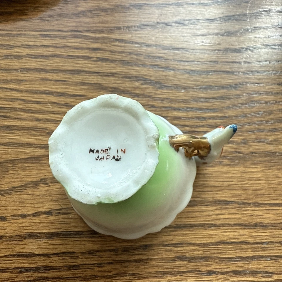 Taza y platillo miniatura con pájaros, flores, adornos dorados hechos en Japón Foto 4 de 4