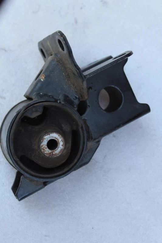 2000 2001 2002 2003 2004 2005 TOYOTA MR2 LEFT MOTOR ENGINE MOUNT 12372-15210 - Image 2 of 4